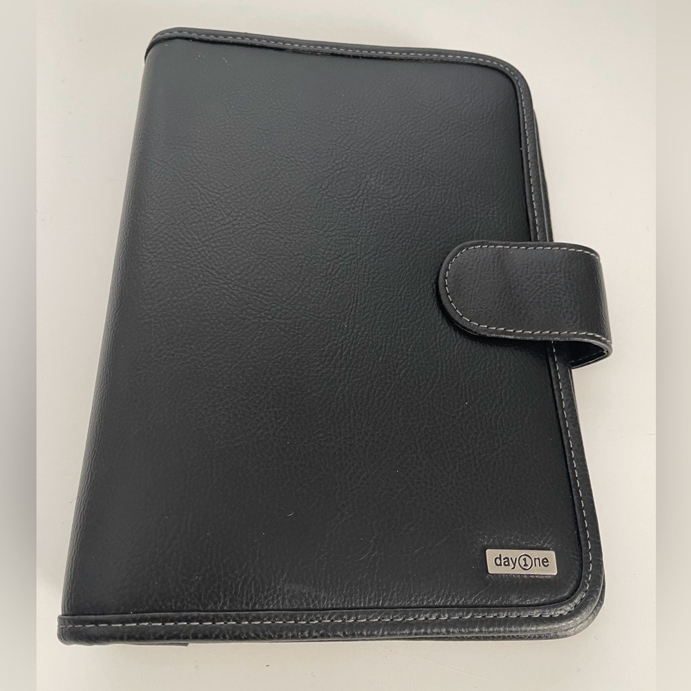 FranklinCovey Day One Leather 7 Ring Planner Binder 
Classic Size Black Leather